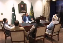 وزيراعظم عمران خان سره به په پېښور كښې د خېبر پښتونخوا ګورنر شاه فرمان او وزيراعظم محمود خان ملاقات كوي 