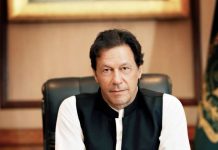 وفاقی وزیرعمرایوب خان  ہری پور دے محلہ پتن اتے کھوہ نئی آبادی دی بجلی سکیم داافتتاح کرݙتا