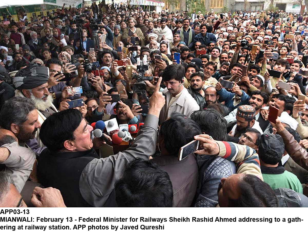 بِلے کوں کھیر دا رکھوالا نئیں بِلھایا ونج سگدا،شہبازشریف کوں پی اے سی دی چیئرمینی توں ہٹاونڑا پوسی، شیخ رشید