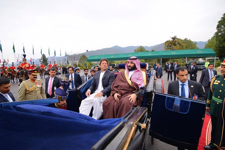 سعودی ولی عہد شہزادہ محمد بن سلمان دی وزیراعظم عمران خان دے رلے روایتی بگھی اچ ایوان صدرآمد، صدر مملکت ڈاکٹر عارف علوی سعودی ولی عہد دا والہانہ خیرمقدم کیتا