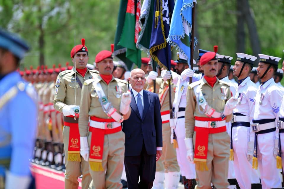 افغان صدر اشرف غنی دے اعزاز اچ ایوان وزیراعظم اچ باضابطہ استقبالیہ تقریب، وزیراعظم خیر مقدم کیتا، مسلح فوج دے دستے سلامتی ڈتی