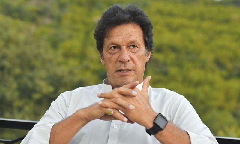 تحریک انصاف دے چیئرمین عمران خان این اے 53 اچ بارہ کہو ڈھوک جیلانی پولنگ سٹیشن تے اپنڑاں ووٹ پاتا