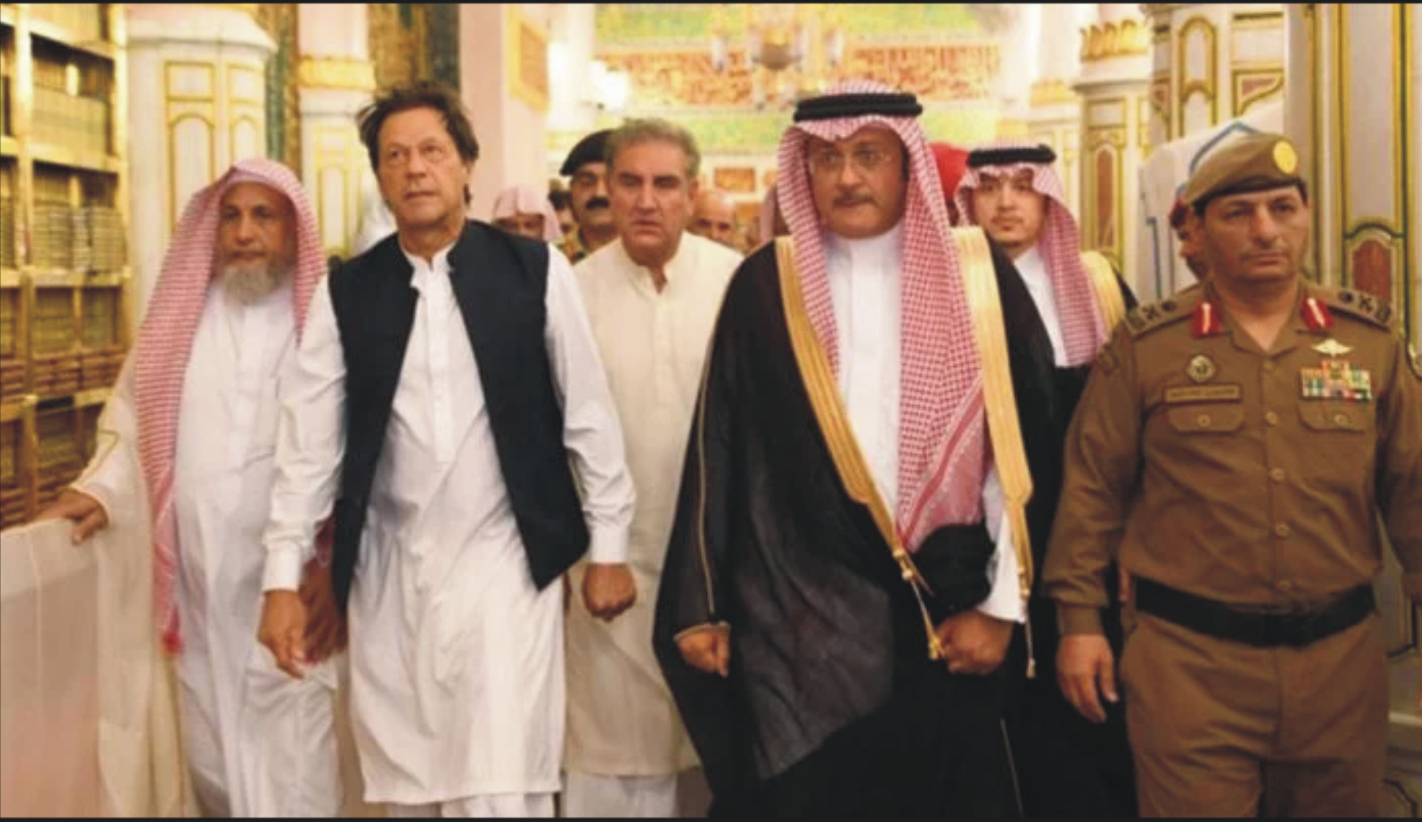 وزیراعظم عمران خان وفد دے رلے عمرے دی سعادت حاصل کیتی، روضہ رسولتے حاضری ڈتی، پاکستان اچ امن، ترقی اتے خوشحالی سانگے دعا منگی