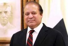 وزیر اعظم محمد نواز شریف جوڈیشل اکیڈمی پجنڑ تے پارٹی کارکناں کوں ڈیکھ تے ہتھ ہلایا ، شہباز شریف اتے حسین نواز نال ہن