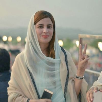 وزیراعظم صوبہ پنجاب اچ بے گھر لوکاں کوں بہوں جلدی شیلٹر ہوم ڈیونڑ دا افتتاح کریسن،وزیر مملکت برائے موسمیاتی تبدیلی زرتاج گل دی پارلیمنٹ ہاﺅس دے باہر میڈیانال گالھ مہاڑ